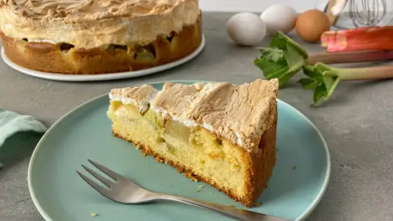 Rhabarber-Baiser-Kuchen - So wird er perfekt & gelingsicher