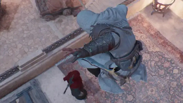 Assassin's Creed Mirage poradnik: Basim przygotowuje się do ataku z ukrycia, ostrze wysunięte.