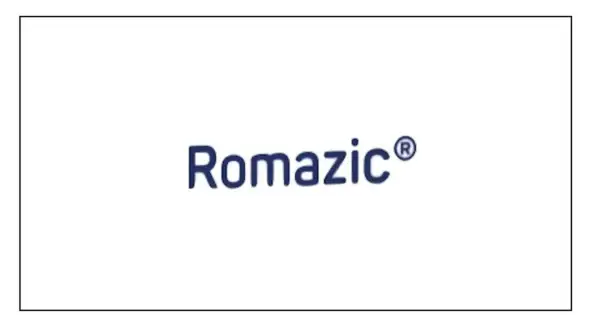 Niebieski napis Romazic® na białym tle.