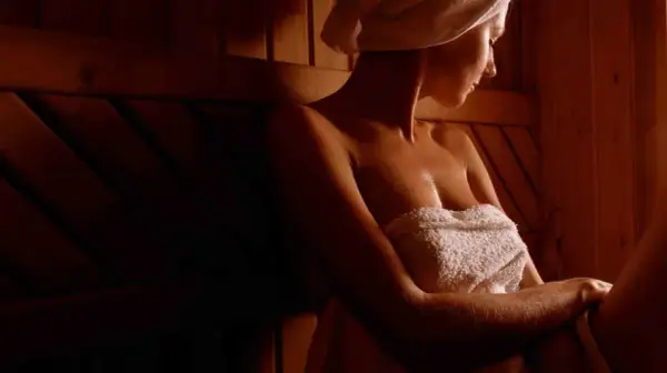 Sauna po treningu: Jak mądrze regenerować mięśnie i unikać błędów?