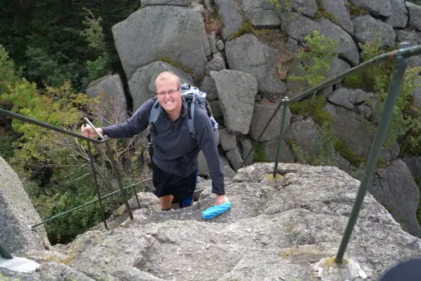 Góry Izerskie: Przewodnik po szlakach, atrakcjach i naleśnikach!