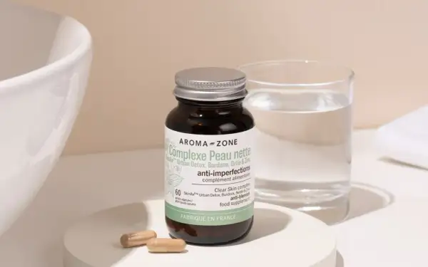 Complexe Peau Nette Aroma-Zone, un complément alimentaire anti-acné. Avis sur la vitamine A et ses bienfaits pour la peau.