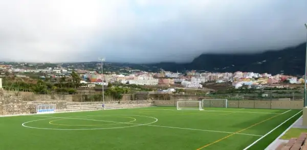 ¿Jugar en el Antonio Yeoward? Guía del Campo, Alquiler y UD Longuera