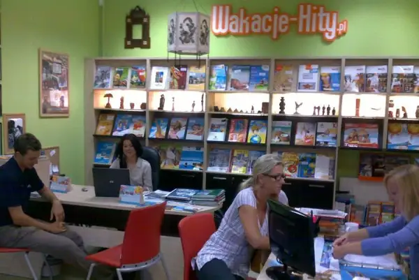 Praktyki w biurze podróży: Co naprawdę robi praktykant? Sprawdź!