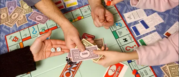 Kiedy można kupić dom w Monopoly? Odkryj zasady i triki gry