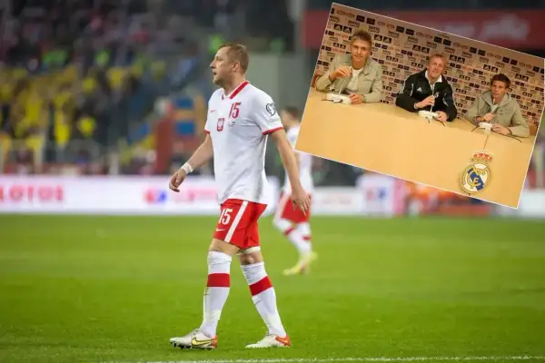 Piłkarz w białej koszulce z numerem 15, obok zdjęcie z konferencji prasowej Realu Madryt.