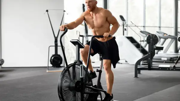 Cardio na redukcji: Ile razy w tyg. ćwiczyć, by spalić tłuszcz?