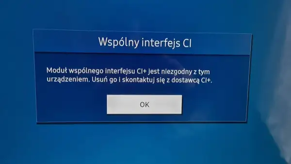 Komunikat na ekranie telewizora: "Moduł wspólnego interfejsu CI+ jest niezgodny z tym urządzeniem. Usuń go i skontaktuj się z dostawcą CI+.