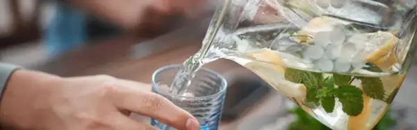 Czy woda pomaga w odchudzaniu? Odkryj jej wpływ na wagę