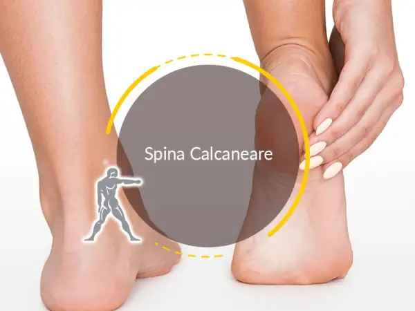 Dolore al tallone: un'immagine che illustra la spina calcaneare, con una mano che massaggia la zona dolente.