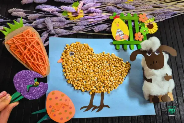 Bunte Osterbastelideen für Kinder: Küken aus Mais, Schaf aus Watte, Karotte aus Garn und Ostereier.