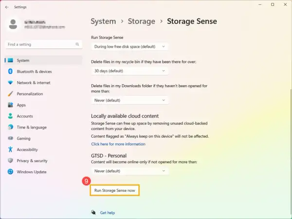 Ustawienia "Storage Sense" w Windows, które pomagają jak zwolnić miejsce na dysku, usuwając stare pliki z kosza i pobranych.