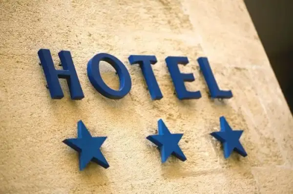 Od czego zależą gwiazdki w hotelu? Poznaj kluczowe kryteria oceny