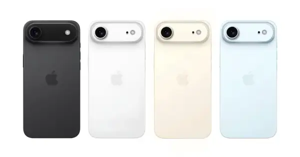 Cztery wersje kolorystyczne iPhone 17 Air: czarny, biały, kremowy i błękitny. Każdy z nich ma podwójny aparat i logo Apple.