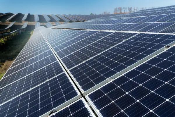 Elektrownie słoneczne w Europie: Liderzy, trendy i przyszłość PV