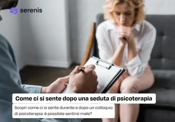 Un terapeuta scrive appunti mentre una donna, visibilmente turbata, è seduta di fronte. Scopri come ci si sente dopo una seduta di psicoterapia.