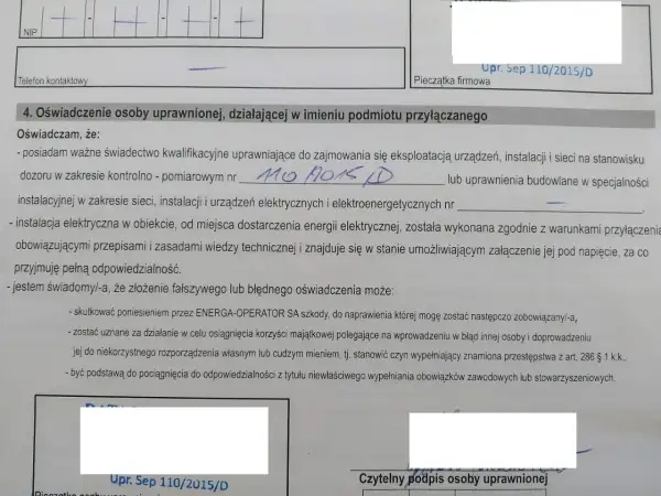 Oświadczenie osoby uprawnionej, potwierdzające posiadanie kwalifikacji i zgodność instalacji elektrycznej z przepisami. Dokument zawiera numer uprawnień i pieczątkę firmową.