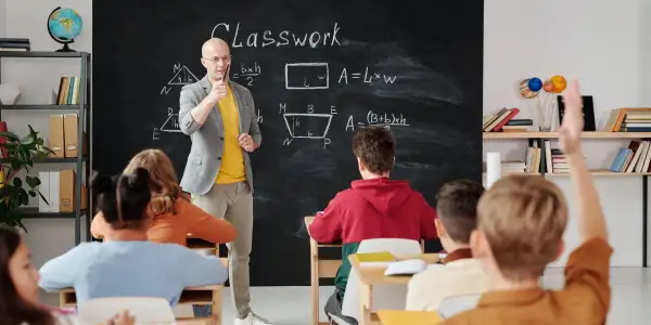 Co zawiera ustawa prawo oświatowe? Kluczowe przepisy i cele edukacji