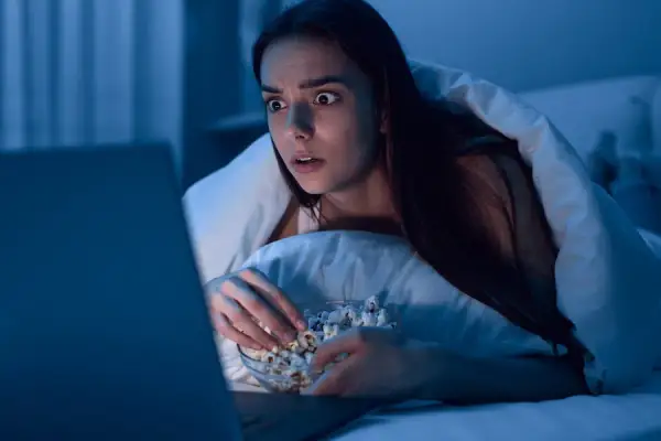 Czy oglądanie horrorów to grzech? Odkryj duchowe konsekwencje