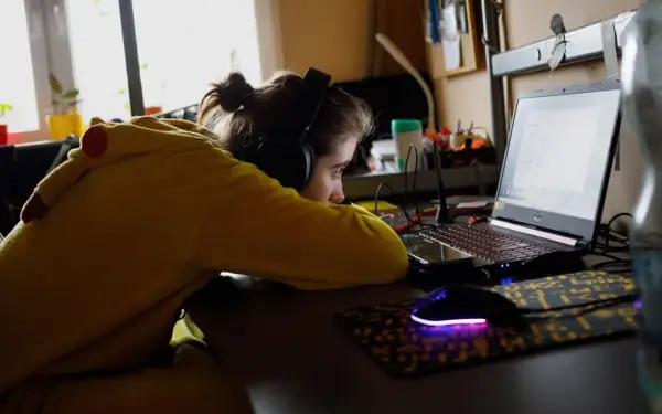 Problemy ze zdalnym nauczaniem: Od technologii po psychikę uczniów
