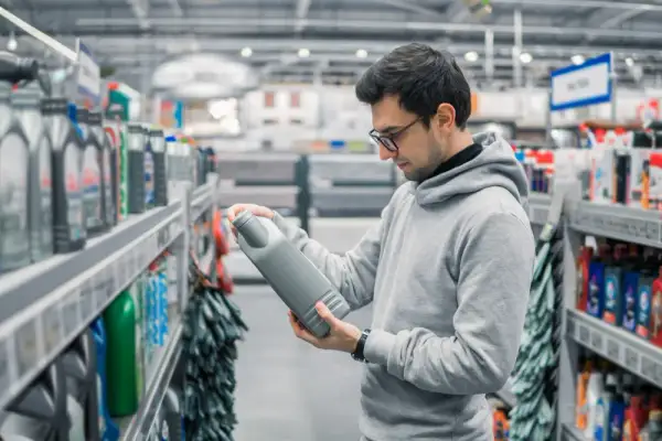 Motul czy Castrol 5W30 - który olej zapewni lepszą ochronę silnika?
