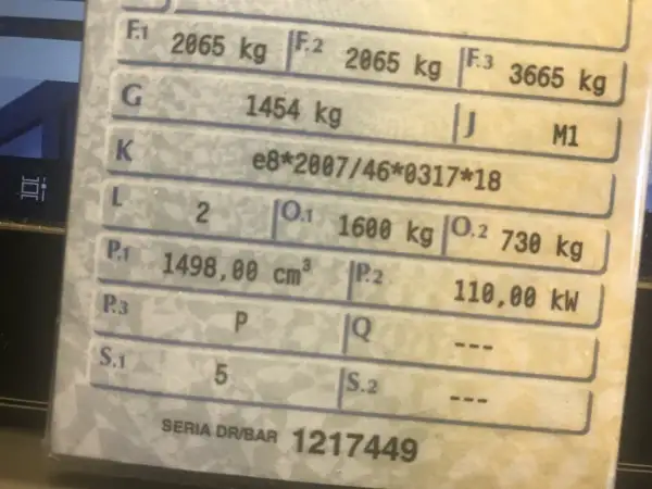 Fragment dowodu rejestracyjnego z danymi pojazdu: masa własna 1454 kg, homologacja e8*2007/46*0317*18, moc 110 kW.
