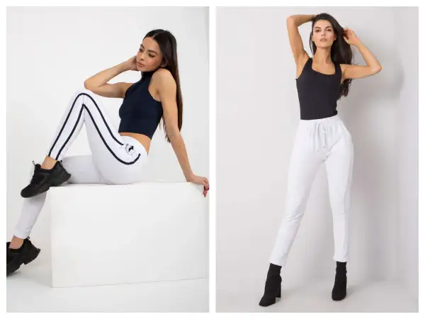 Dwie kobiety prezentują białe spodnie dresowe stylizacje. Jedna w czarnym topie i sneakersach, druga w czarnej bluzce bez rękawów i botkach.