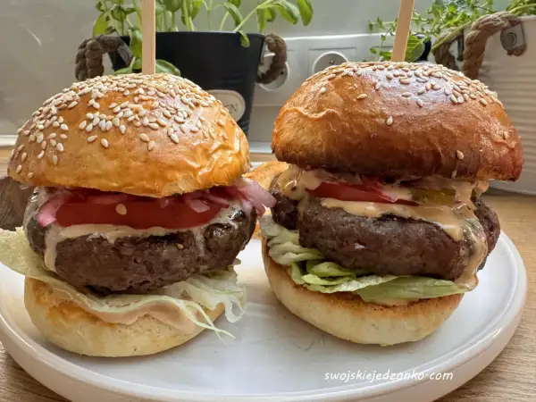 Idealny domowy burger wołowy: Przepis krok po kroku na soczysty smak