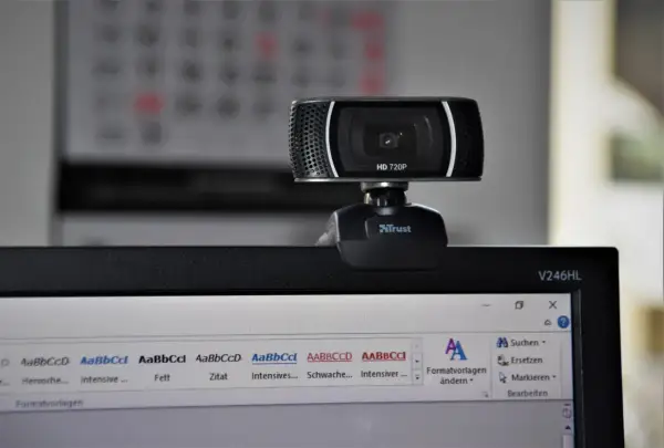Gdzie jest kamera w laptopie? Proste sposoby na jej znalezienie