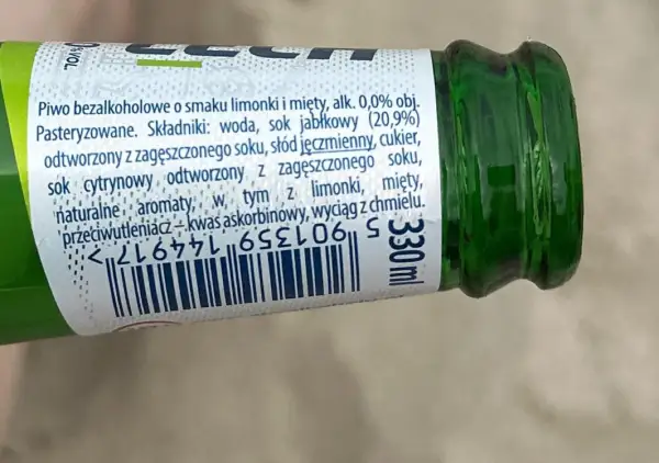 Piwo Lech bezalkoholowe o smaku limonki i mięty. Choć nie podano dokładnej liczby kalorii, jest to napój o niskiej zawartości cukru.