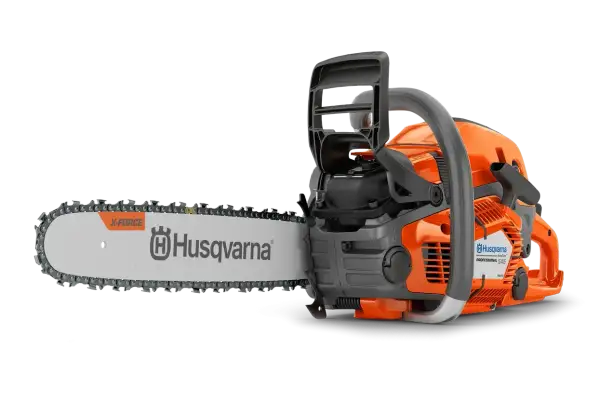 Pomarańczowa piła łańcuchowa Husqvarna 545 Professional. Poznaj jej husqvarna 545 dane techniczne i moc.