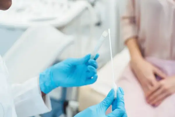 GBS w ciąży: Ile kosztuje? NFZ, badanie i bezpieczeństwo dziecka