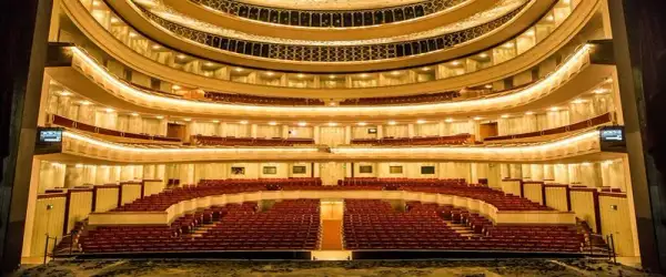 Kiedy powstała opera? Poznaj fascynującą historię gatunku