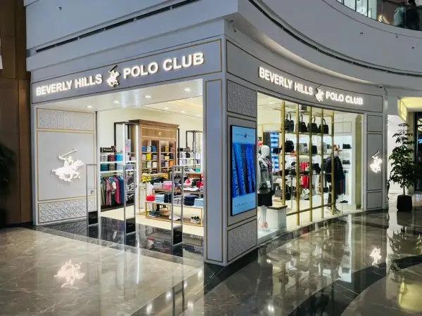 Sklep Beverly Hills Polo Club, znana marka odzieżowa, oferuje stylowe ubrania i akcesoria.