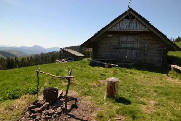 Rycerzowa PTTK: Szlakiem do bacówki, nocleg i racuchy z borówkami