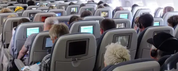Jak oglądać filmy w samolocie: najlepsze metody i triki na lot