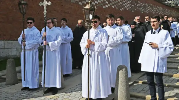Co to jest tradycja kościoła i dlaczego jest tak ważna dla wiernych