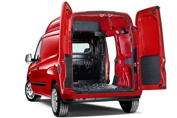 Fiat Doblò: scopri le generose misure del vano carico, perfetto per ogni tua esigenza di trasporto.
