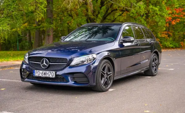 Mercedes W205 używany: Ekspert radzi silniki, lifting, usterki