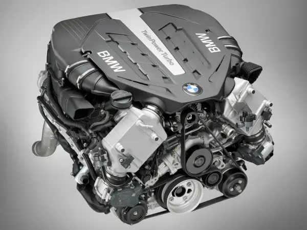 Jak wybrać najlepszy silnik do BMW 7 F01? Porównanie, zalety i wady każdej opcji