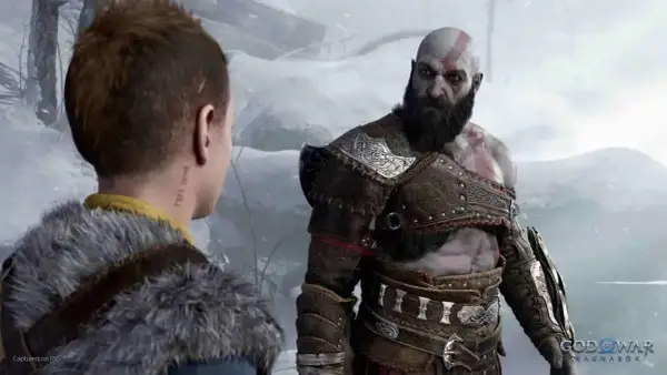 Kratos i Atreus w śnieżnym krajobrazie. Zastanawiasz się, god of war ile godzin zajmie Ci ta epicka podróż?