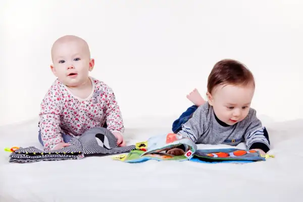 Sensoryczna niemowle: jak wspierać rozwój sensoryczny dziecka