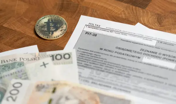 Złoty bitcoin, polskie banknoty i PIT-38. Czy inwestycje w kryptowaluty mogą spowodować niedopłatę podatku?