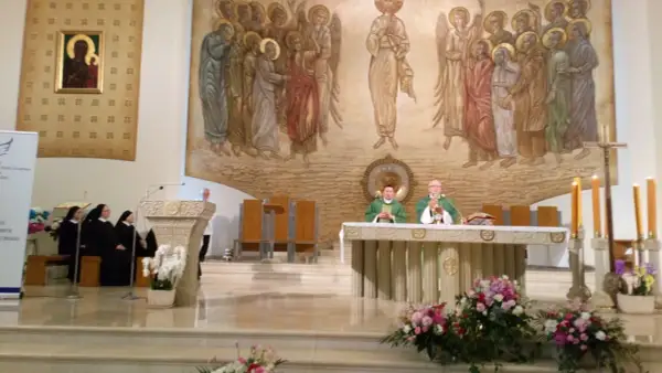 Msze święte w kościele, gdzie można znaleźć busko-zdrój noclegi u sióstr zakonnych.