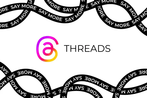 Logo Threads z hasłem "Say More". To platforma do dzielenia się myślami i rozmów.