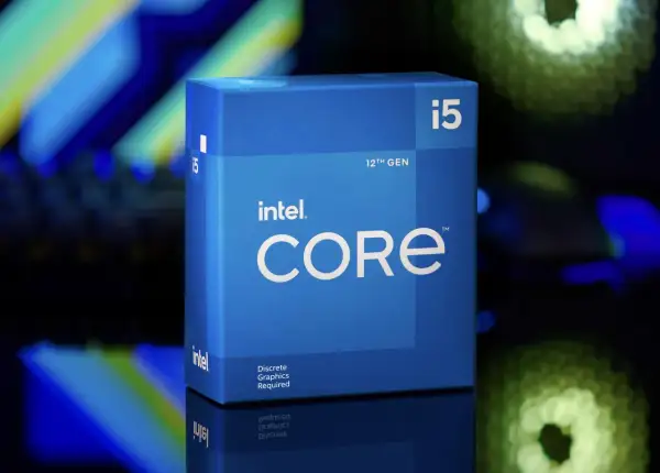 Intel Core i5-12400F Box. Der Prozessor ist bereit für den Test.