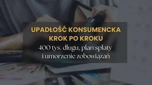Dłonie trzymające portfel, kalkulator i pieniądze. Tekst: Upadłość konsumencka krok po kroku.