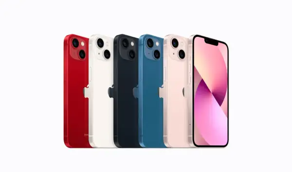 Jaki jest najnowszy iPhone? Pięć modeli iPhone'a w kolorach: czerwonym, białym, granatowym, niebieskim i różowym, ustawionych w rzędzie.