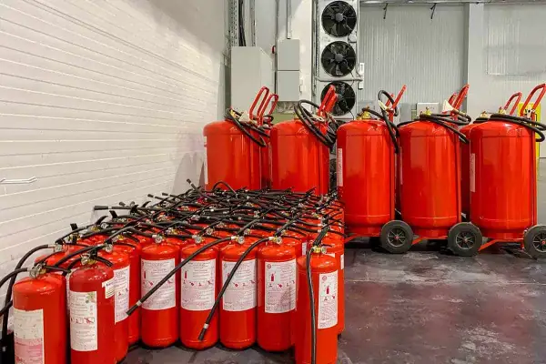 Jaką gaśnicę do elektryki wybrać, aby uniknąć niebezpieczeństwa?