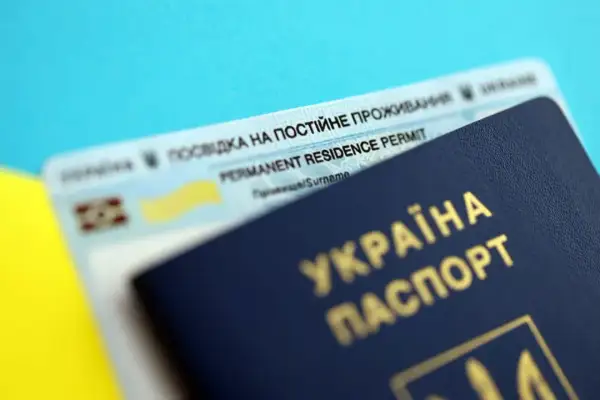 Ukraiński paszport i karta pobytu, dokumenty potrzebne do uzyskania statusu rezydenta podatkowego w Polsce.